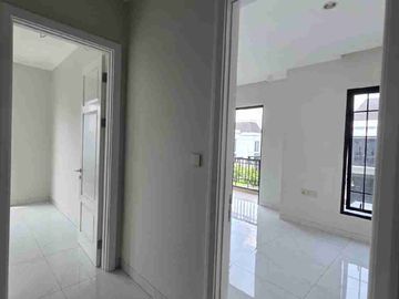 Disewakan Rumah 2 Lantai 4+1 KT di Cluster Jasmia Summarecon Crown Gading