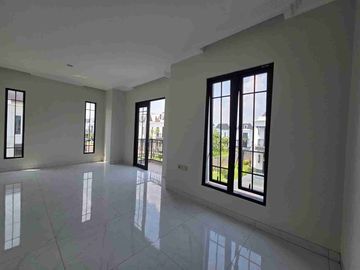 Disewakan Rumah 2 Lantai 4+1 KT di Cluster Jasmia Summarecon Crown Gading