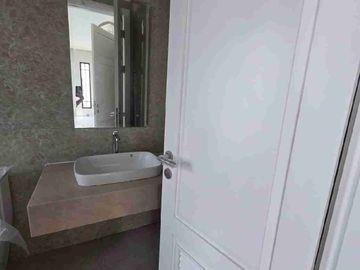 Disewakan Rumah 2 Lantai 4+1 KT di Cluster Jasmia Summarecon Crown Gading