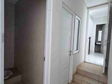 Disewakan Rumah 2 Lantai 4+1 KT di Cluster Jasmia Summarecon Crown Gading