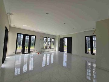 Disewakan Rumah 2 Lantai 4+1 KT di Cluster Jasmia Summarecon Crown Gading