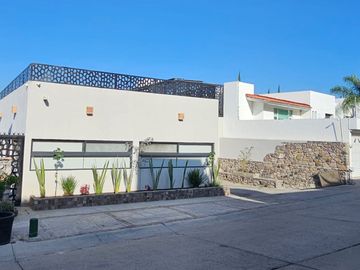 VENTA DE CASA DE UN PISO EN BOSQUES DEL REFUGIO