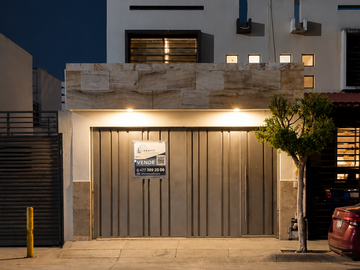 Casa cómoda y funcional, lista para disfrutar la vida con paz y tranquilidad