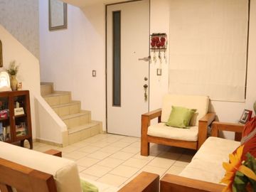 Casa cómoda y funcional, lista para disfrutar la vida con paz y tranquilidad