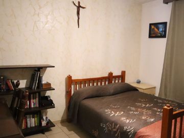 Casa cómoda y funcional, lista para disfrutar la vida con paz y tranquilidad