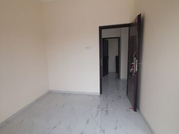 Rumah 2lantai harga 900 juta an lokasi pinggir jalan dekat pintu Tol Jatiwarna