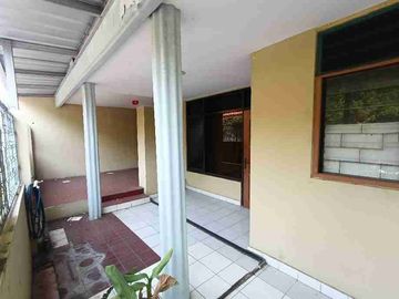 Rumah 1,25 lantai row jalan 2 mobil dijual lingkungan tenang Cipinang Jatinegara Jakarta Timur
