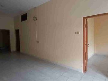 Rumah 1,25 lantai row jalan 2 mobil dijual lingkungan tenang Cipinang Jatinegara Jakarta Timur