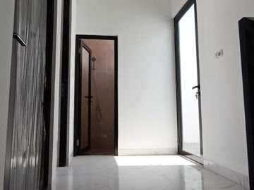 Rumah 2lantai siap huni lokasi dijatiwarna dekat pintu tol dan jalan utama