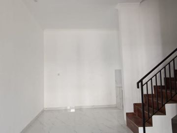 Rumah 2lantai siap huni lokasi dijatiwarna dekat pintu tol dan jalan utama