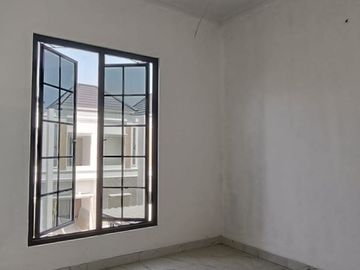 Rumah 2lantai siap huni lokasi dijatiwarna dekat pintu tol dan jalan utama