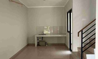 disewakan rumah 2 lantai di Regia Summarecon Crown Gading
