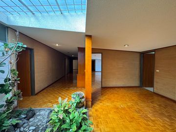 Casa seminueva en venta en Zavaleta Puebla de un nivel con amplio jardín y gran terreno