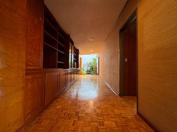 Casa seminueva en venta en Zavaleta Puebla de un nivel con amplio jardín y gran terreno