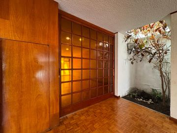 Casa seminueva en venta en Zavaleta Puebla de un nivel con amplio jardín y gran terreno