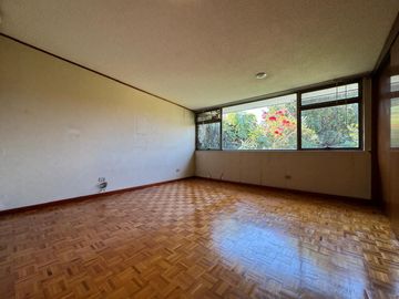 Casa seminueva en venta en Zavaleta Puebla de un nivel con amplio jardín y gran terreno