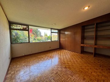 Casa seminueva en venta en Zavaleta Puebla de un nivel con amplio jardín y gran terreno