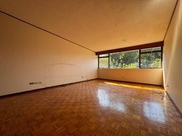 Casa seminueva en venta en Zavaleta Puebla de un nivel con amplio jardín y gran terreno