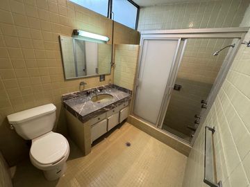 Casa seminueva en venta en Zavaleta Puebla de un nivel con amplio jardín y gran terreno