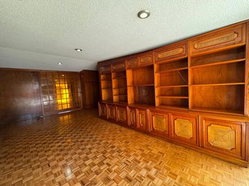 Casa seminueva en venta en Zavaleta Puebla de un nivel con amplio jardín y gran terreno