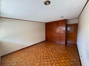 Casa seminueva en venta en Zavaleta Puebla de un nivel con amplio jardín y gran terreno