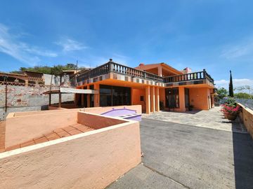 PROPIEDAD EN EL CORAZÓN DE BERNAL CON POTENCIAL PARA AIRBNB Y HOSPEDAJE, QRO.
