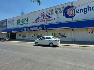 Local comercial con Bodega, Plaza Calziplaza, con estacionamiento, sobre el Blvd Juventino Rosas 410 San Francisco del rincón, Gto