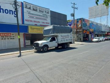 Local comercial con Bodega, Plaza Calziplaza, con estacionamiento, sobre el Blvd Juventino Rosas 410 San Francisco del rincón, Gto