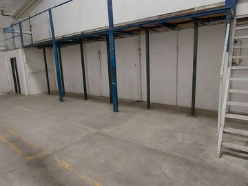 Local comercial con Bodega, Plaza Calziplaza, con estacionamiento, sobre el Blvd Juventino Rosas 410 San Francisco del rincón, Gto