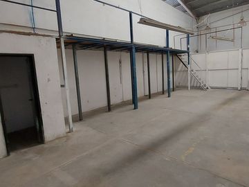 Local comercial con Bodega, Plaza Calziplaza, con estacionamiento, sobre el Blvd Juventino Rosas 410 San Francisco del rincón, Gto