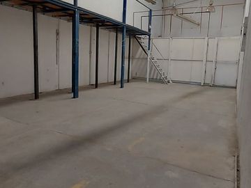 Local comercial con Bodega, Plaza Calziplaza, con estacionamiento, sobre el Blvd Juventino Rosas 410 San Francisco del rincón, Gto