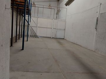 Local comercial con Bodega, Plaza Calziplaza, con estacionamiento, sobre el Blvd Juventino Rosas 410 San Francisco del rincón, Gto