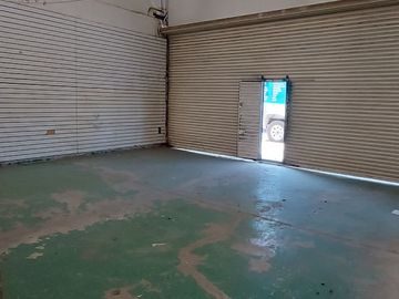 Local comercial con Bodega, Plaza Calziplaza, con estacionamiento, sobre el Blvd Juventino Rosas 410 San Francisco del rincón, Gto