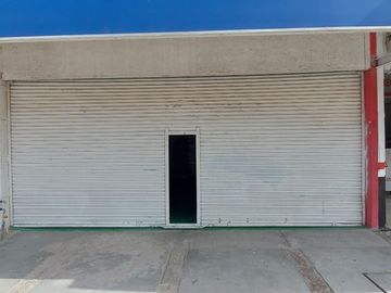 Local comercial con Bodega, Plaza Calziplaza, con estacionamiento, sobre el Blvd Juventino Rosas 410 San Francisco del rincón, Gto