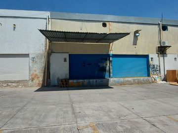Local comercial con Bodega, Plaza Calziplaza, con estacionamiento, sobre el Blvd Juventino Rosas 410 San Francisco del rincón, Gto