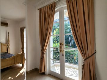 FOR SALE RUMAH 2 LANTAI KLASIK MODERN SIAP HUNI  PONDOK INDAH  JAKARTA SELATAN