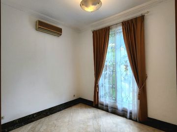 FOR SALE RUMAH 2 LANTAI KLASIK MODERN SIAP HUNI  PONDOK INDAH  JAKARTA SELATAN