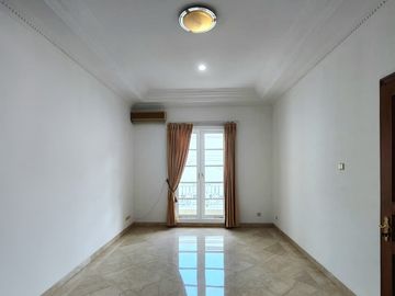 FOR SALE RUMAH 2 LANTAI KLASIK MODERN SIAP HUNI  PONDOK INDAH  JAKARTA SELATAN