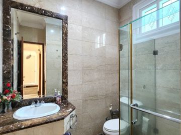 FOR SALE RUMAH 2 LANTAI KLASIK MODERN SIAP HUNI  PONDOK INDAH  JAKARTA SELATAN