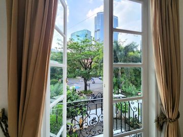 FOR SALE RUMAH 2 LANTAI KLASIK MODERN SIAP HUNI  PONDOK INDAH  JAKARTA SELATAN