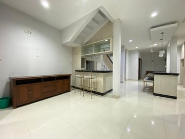 Cinere Megapolitan Rumah 2 Lantai Rapih dan Terawat