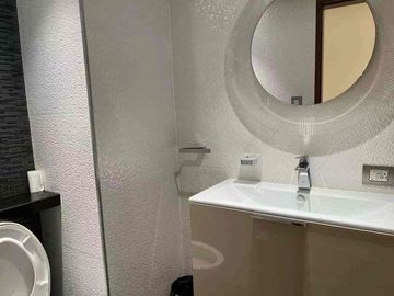 For Sale : 3 Bedroom Penthouse in BGC Taguig - 8 Forbes Town Residences