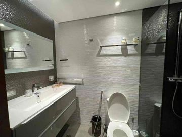For Sale : 3 Bedroom Penthouse in BGC Taguig - 8 Forbes Town Residences