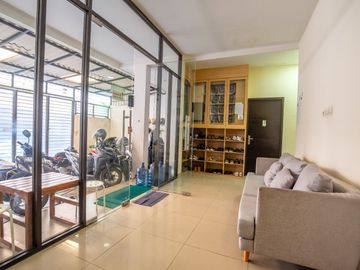 Sewa Kost AbdiHome Kost Binus Abdi Syahdan Residence Tipe Jendela Dekat Palmerah dan Kebon Jeruk