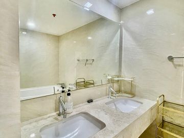 349sqm 4BR Penthouse Loft Unit for Sale in The Albany, McKinley Parkway, BGC near Forbes Park and Makati CBD