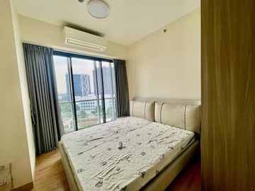 349sqm 4BR Penthouse Loft Unit for Sale in The Albany, McKinley Parkway, BGC near Forbes Park and Makati CBD