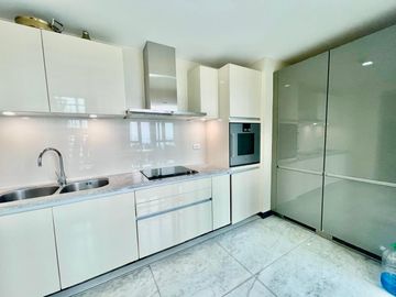 349sqm 4BR Penthouse Loft Unit for Sale in The Albany, McKinley Parkway, BGC near Forbes Park and Makati CBD