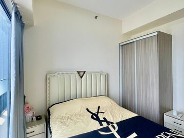 349sqm 4BR Penthouse Loft Unit for Sale in The Albany, McKinley Parkway, BGC near Forbes Park and Makati CBD