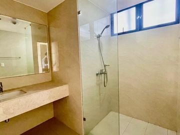 349sqm 4BR Penthouse Loft Unit for Sale in The Albany, McKinley Parkway, BGC near Forbes Park and Makati CBD