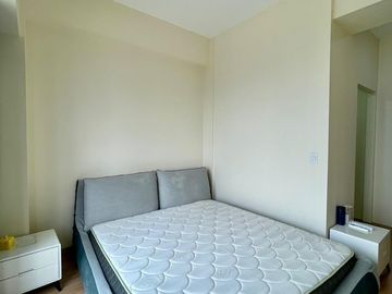 349sqm 4BR Penthouse Loft Unit for Sale in The Albany, McKinley Parkway, BGC near Forbes Park and Makati CBD